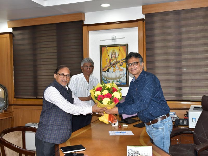 Prof. Mahesh G. Thakkar, Director BSIP, has taken additional charge of Director WIHG, Dehradun.