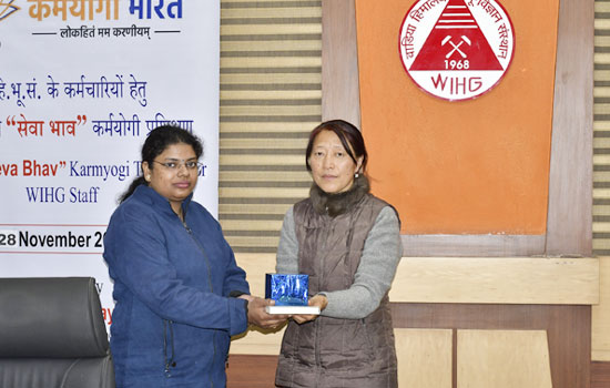 तिमाही हिंदी कार्यशाला के अंतर्गत आयोजित आंतरिक व्याख्यान सत्र 1